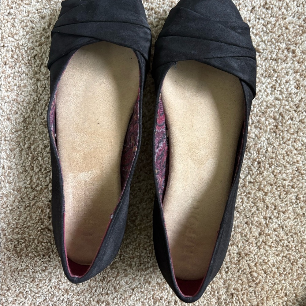 Report Black Women's Flats with Textured Detail
